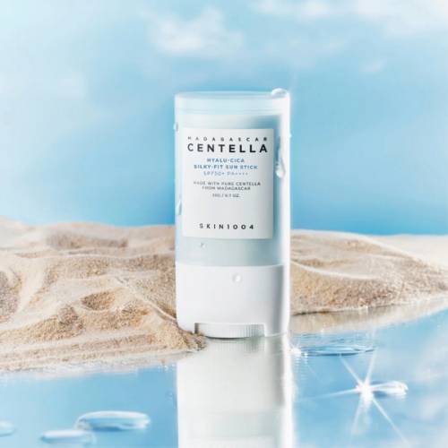 Skin1004 MADAGASCAR CENTELLA HYALU-CICA SILKY-FIT SUN STICK 20g product image